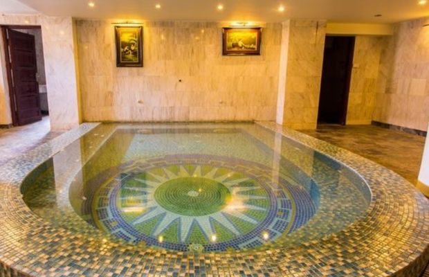 Mai Chau Lodge's jacuzzi bathtub